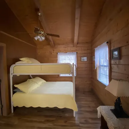 A Peace Of Heaven Cabins And Rv Vanderpool Exterior photo