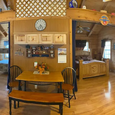A Peace Of Heaven Cabins And Rv Vanderpool Exterior photo