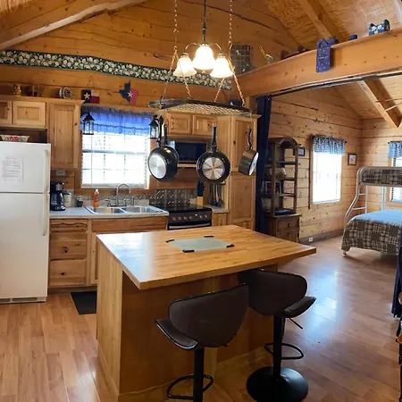 A Peace Of Heaven Cabins And Rv Vanderpool Exterior photo