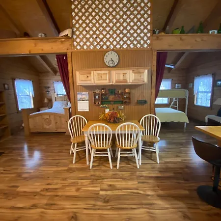 A Peace Of Heaven Cabins And Rv Vanderpool Exterior photo