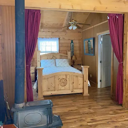 A Peace Of Heaven Cabins And Rv Vanderpool Exterior photo